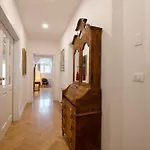 Charles Bridge Unique Maisonette * Prága