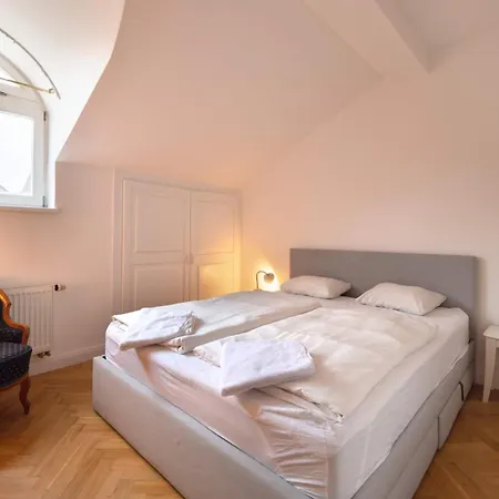 Charles Bridge Unique Maisonette *