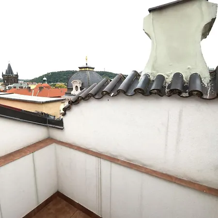 Charles Bridge Unique Maisonette *