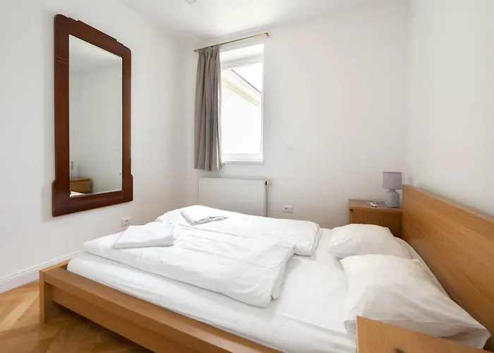 Charles Bridge Unique Maisonette Apartman *